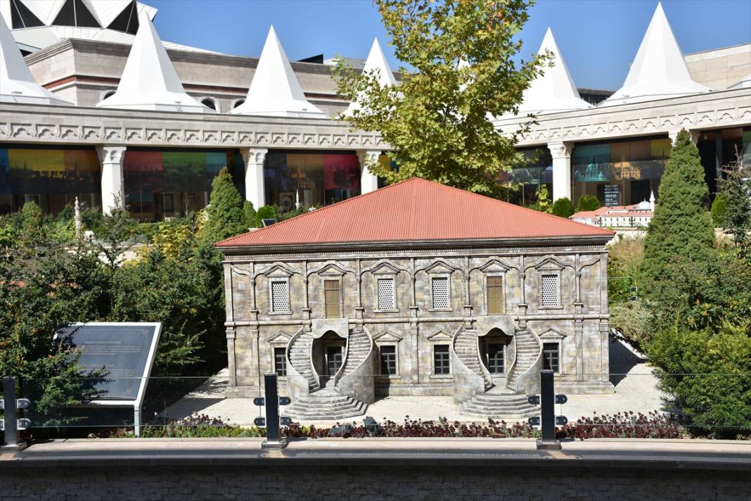 Konya’nın akıllı şehir uygulamalarıyla turistler şehri keşfediyor 13